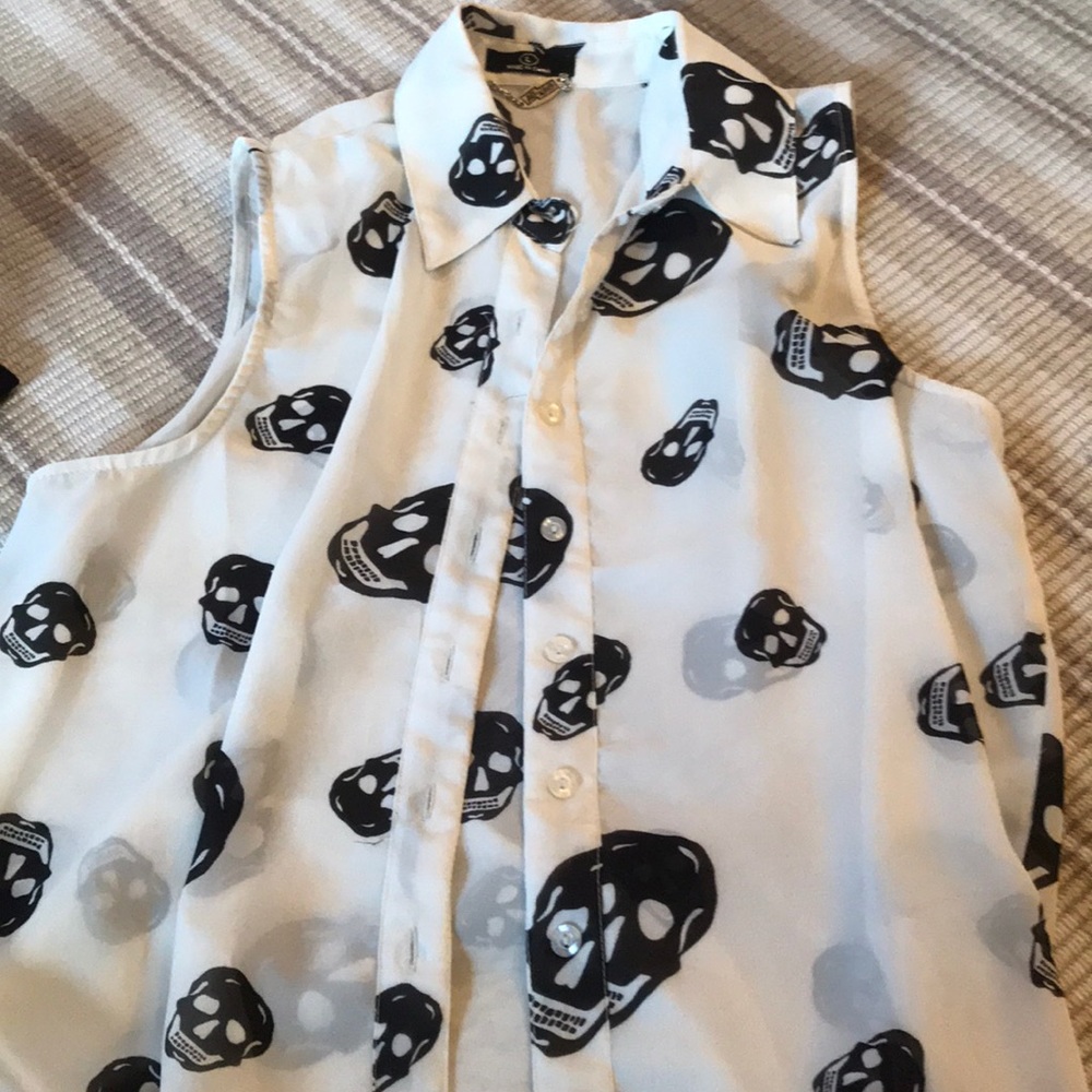 Button down sleeveless blouse